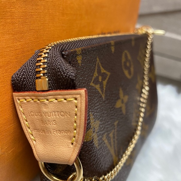 Authentic Louis Vuitton Mini Pochette Accessoires - Picture 3 of 7